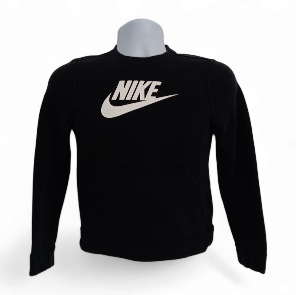 Nike boy's black long-sleeve sweatshirt with pouch pocket size M